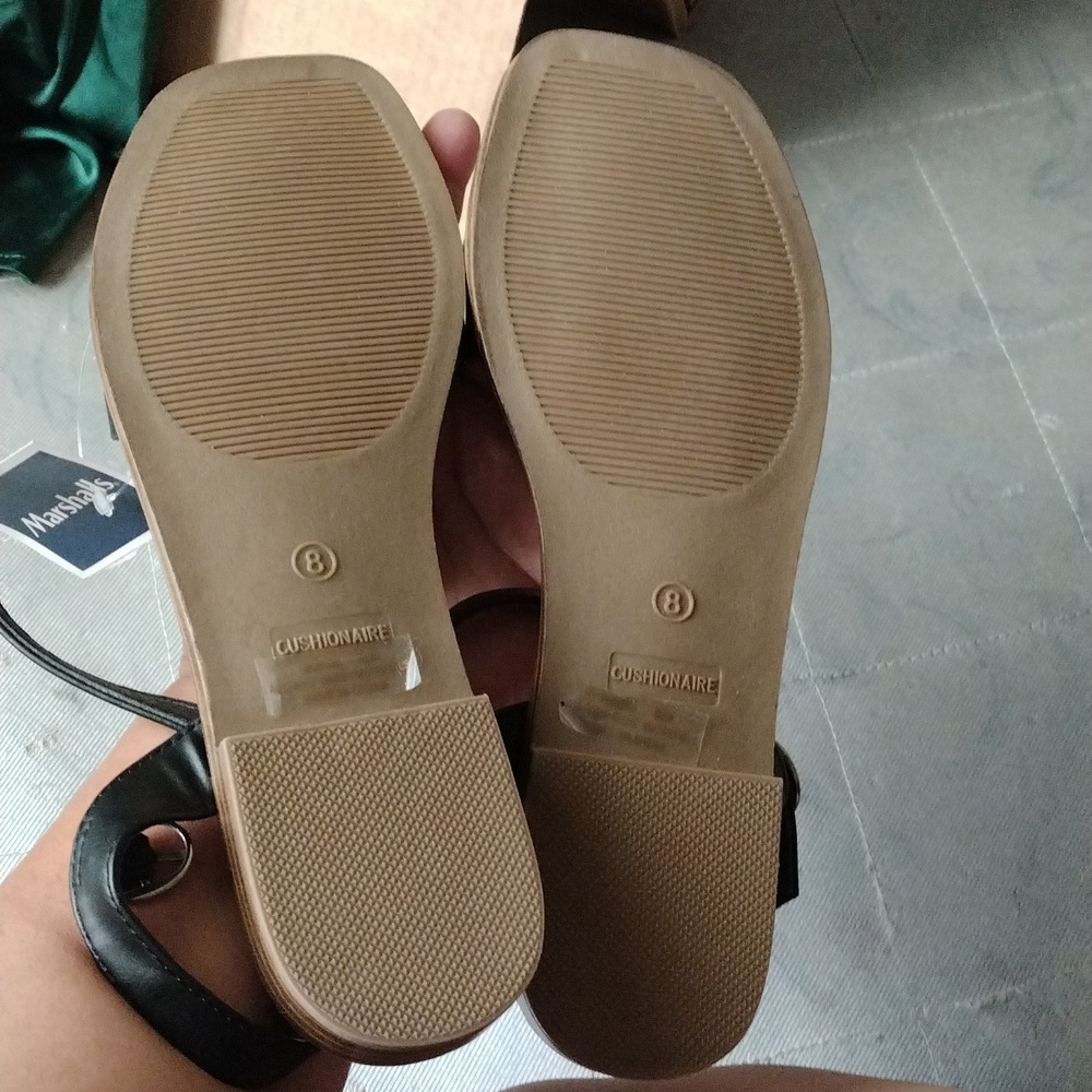 Black silver studded NWT CUSHIONAIRE memory foam sandals - Picture 3 of 4